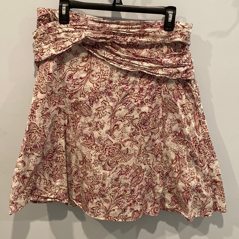 Mexx skirt. Check out matching top in my closet. Bundle for a discount!